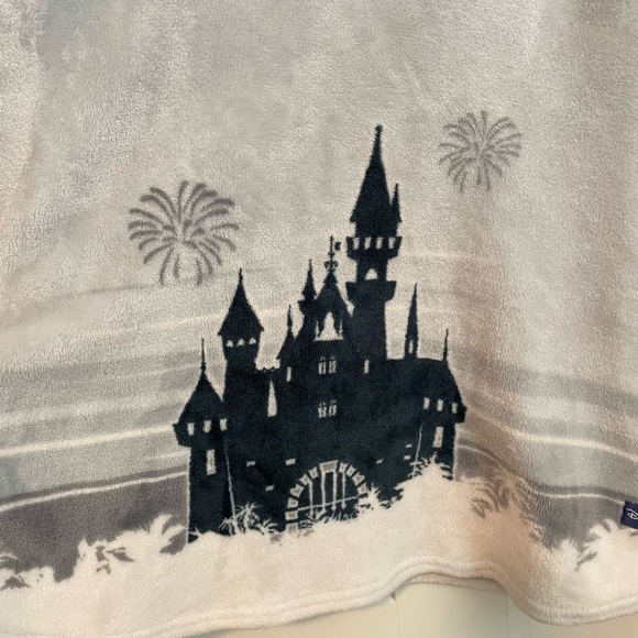 Disneyland Castle Spirit Jersey 2023 Sherpa fleece black white size XXL - Picture 6 of 6